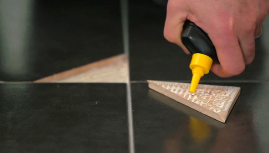 Réparer un carreau de carrelage cassé