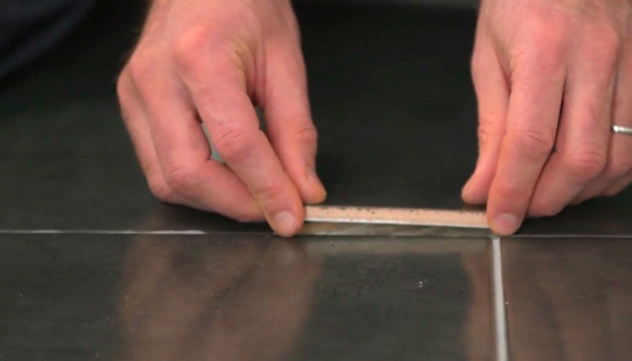 Réparer un carreau de carrelage cassé