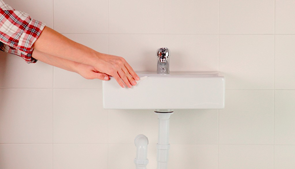 Come Riparare Un Lavandino.Riparare Gli Elementi In Ceramica Del Bagno