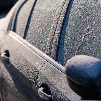 Autotüren einfrieren - Hausmittel & Tipps