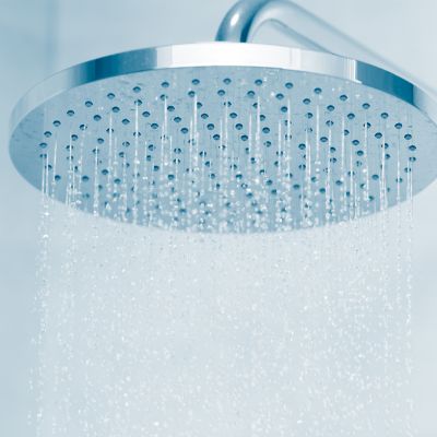 Wasserverbrauch beim Duschen: Mit diesem Trick bis zu 800 Euro im