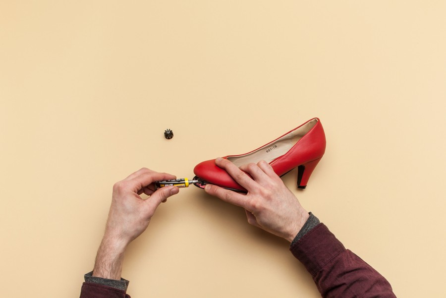 Réparer un talon ou coller une semelle de chaussure