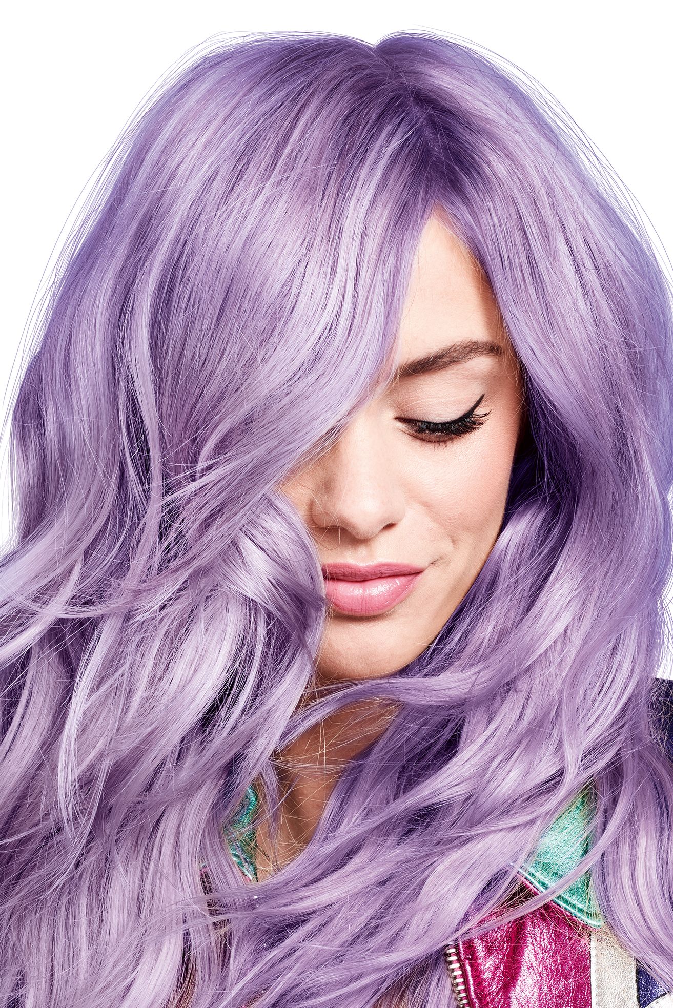 frau mit Pastell Haaren und Nasenring
