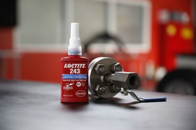 Loctite 243 - Threadlocker - Medium Strength - Blue - 50ml, Henkel -  Loctite® 243 – Threadlocker Best Ever Super Nut Lock, Thread sealants and  Threadlockers, Adhesives, Sealants & Fillers