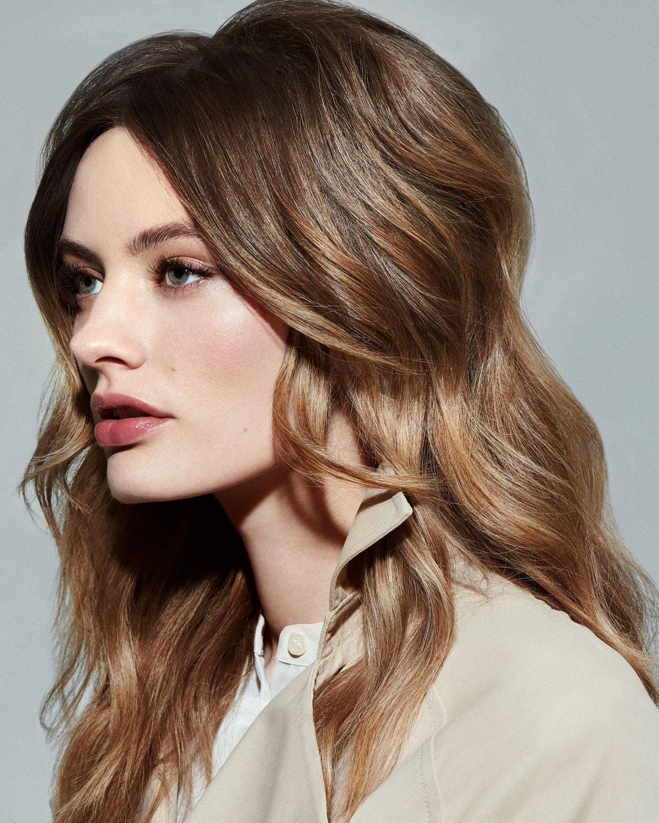 Passer du brun au châtain clair toutes les astuces