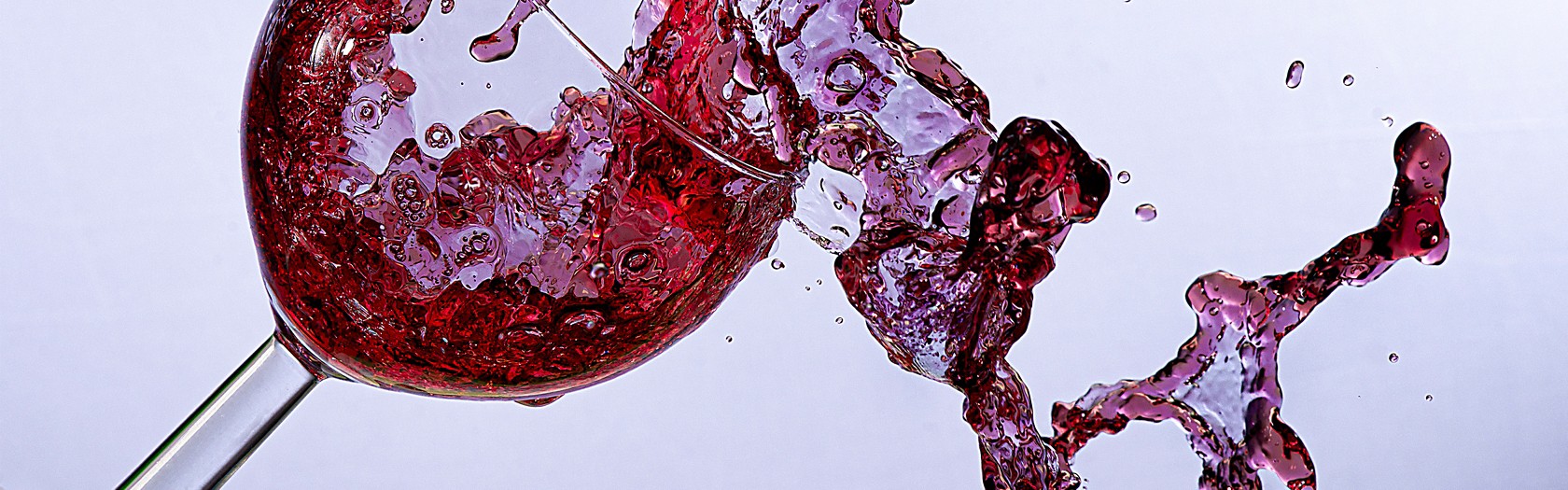 How to remove wine stains from your clothing