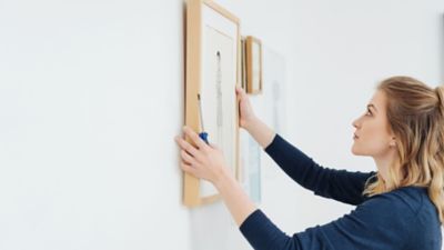 Hang frames store without hooks