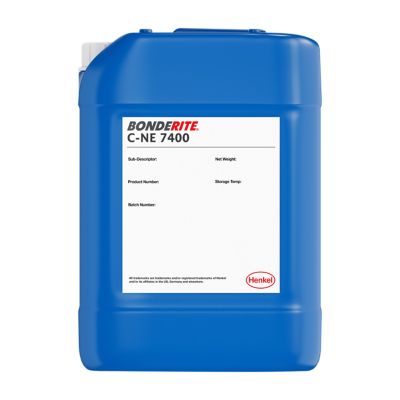 Front view of a BONDERITE M-AD 101 can with a white label, blue body, ideal for intermediate and final cleaning in immersion processes, with or without ultrasonics.