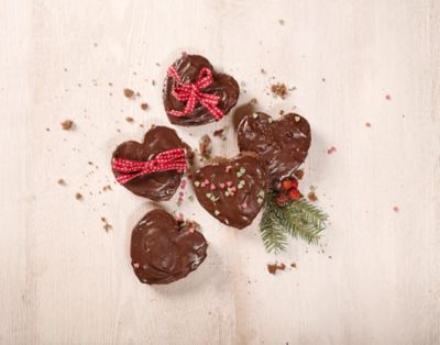 Cakey gingerbread hearts