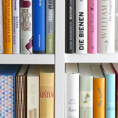 How to clean and organize bookshelves
