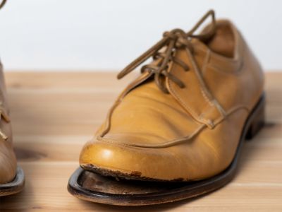Клей для обуви: всё что нужно знать, чтобы заклеить подошву