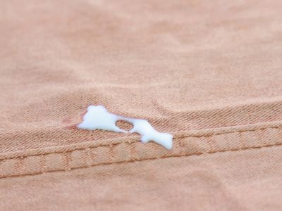 Как убрать клей с ткани: 5 проверенных советов