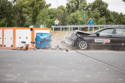 Samen met onze OEM-partners blijven wij de prestaties van onze producten verbeteren en leggen de lat van onze crashteststandaarden hoger dan de industrienorm. 