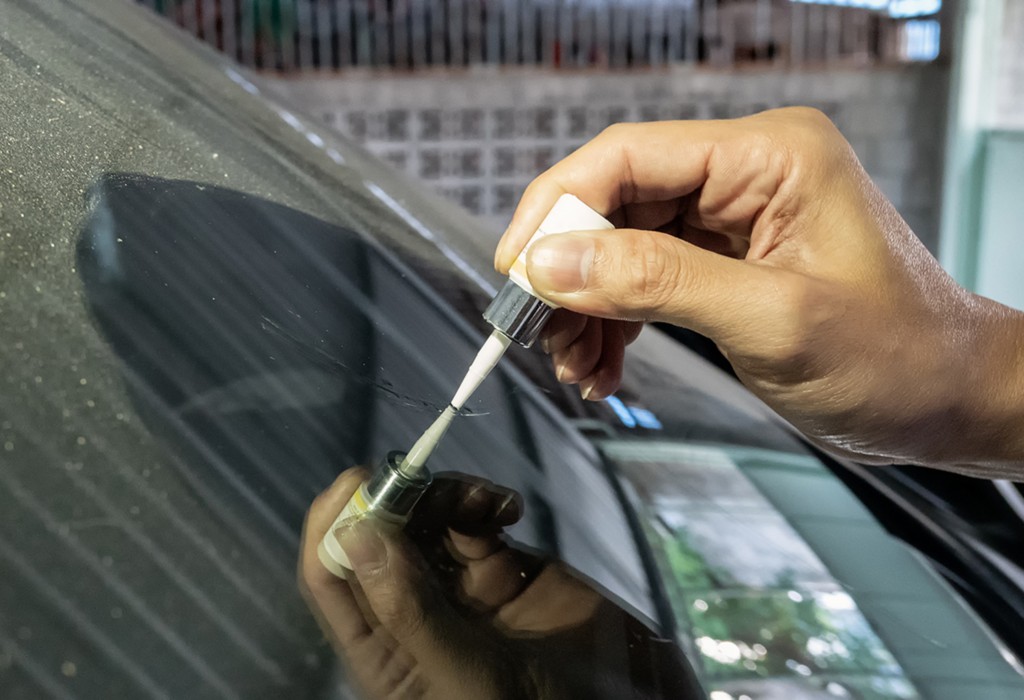 How to repair broken glass using Bostik's glass glue