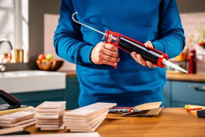 How to use a caulk gun: A simple guide - Loctite