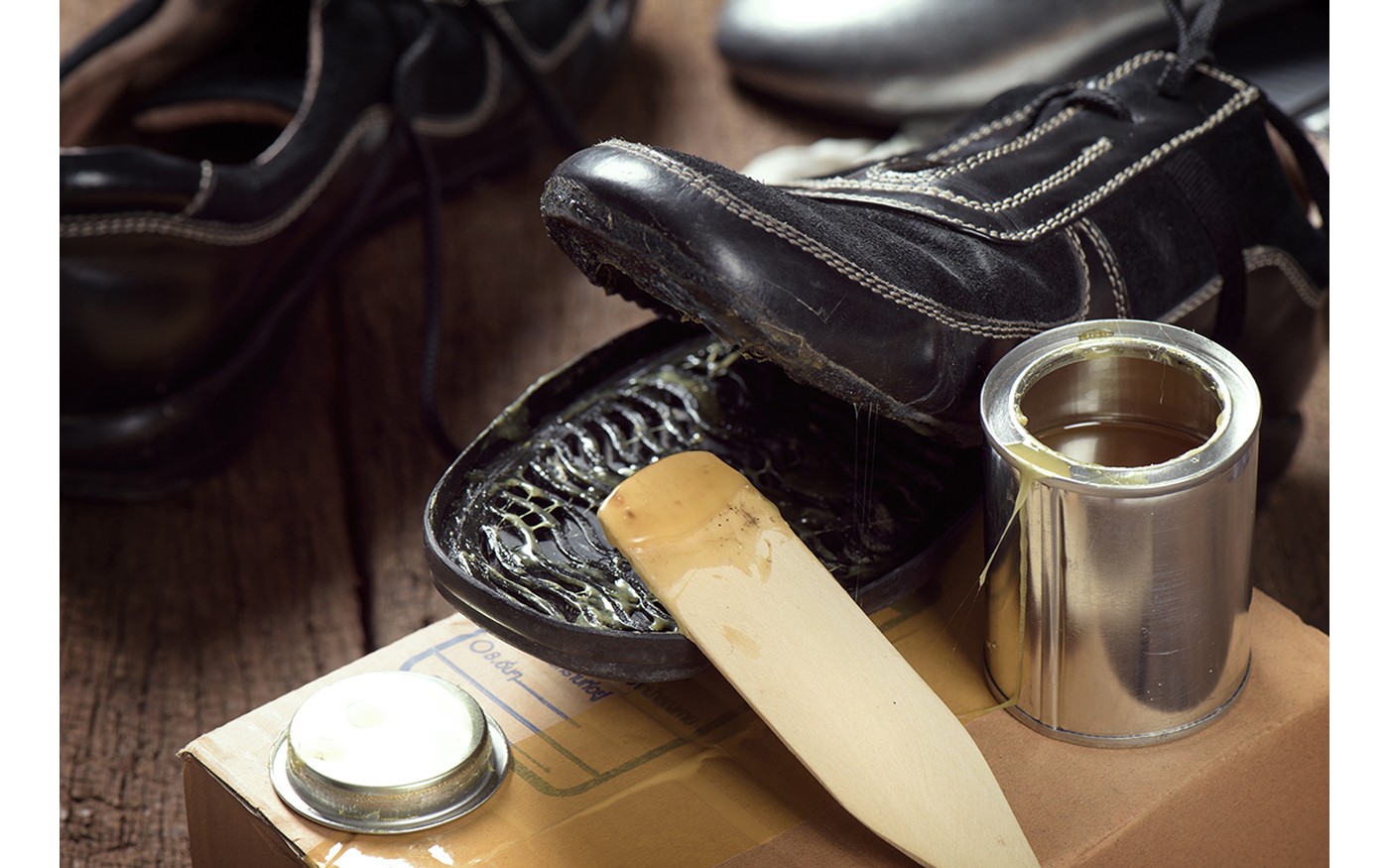 here-is-how-to-find-the-best-shoe-glue-for-repairs