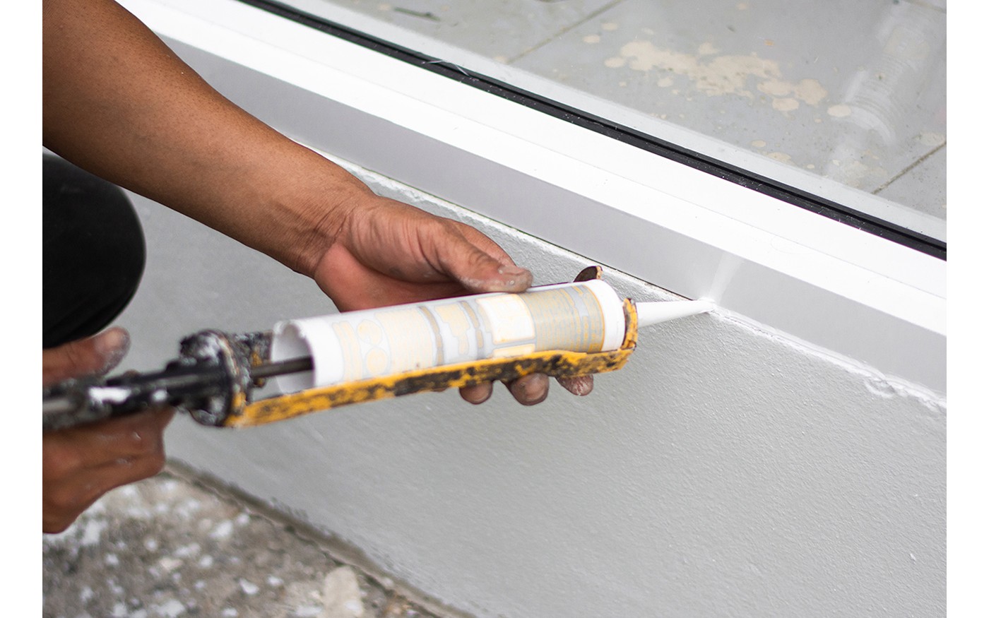 How to caulk windows