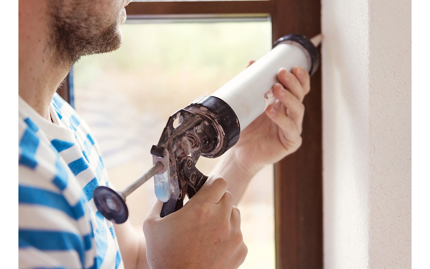 How to caulk windows
