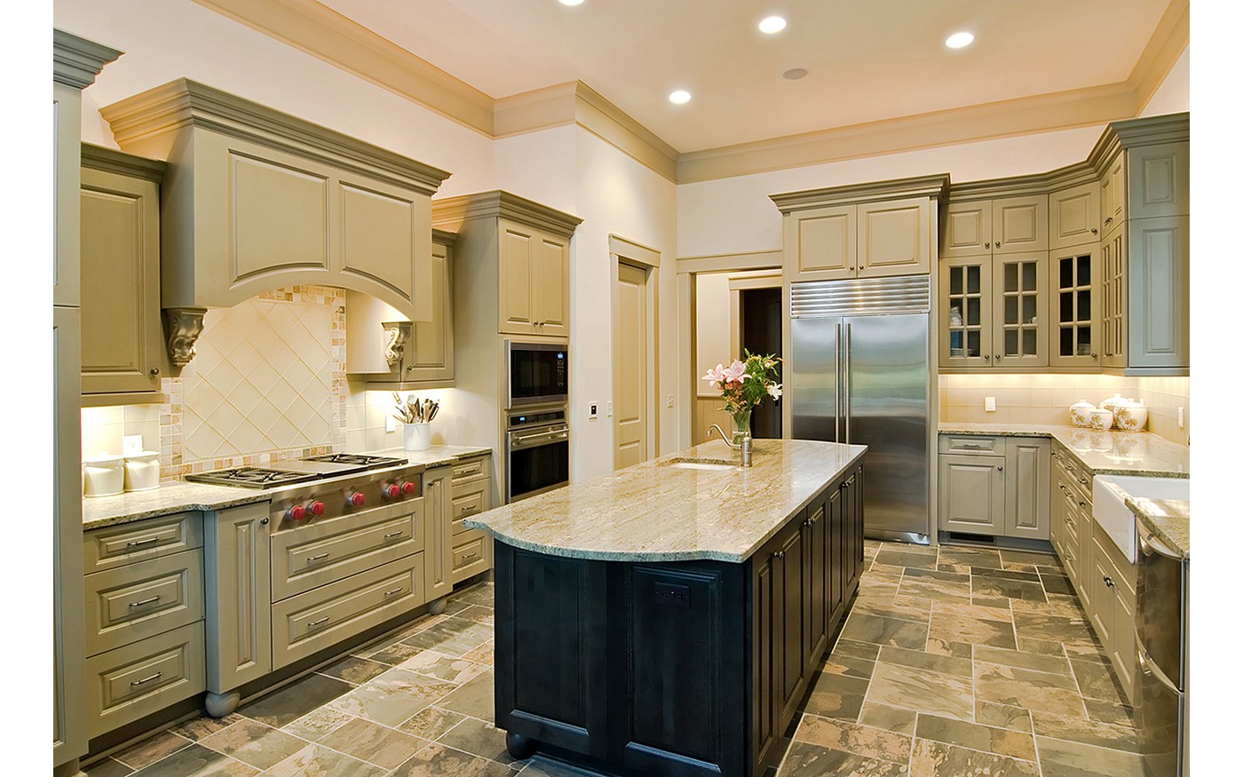 Der krönende Abschluss für Ihr Zuhause: Deckenleisten anbringen