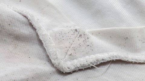Nach auf weißer wäsche schwarze waschen flecken Rätselhafte dunkle