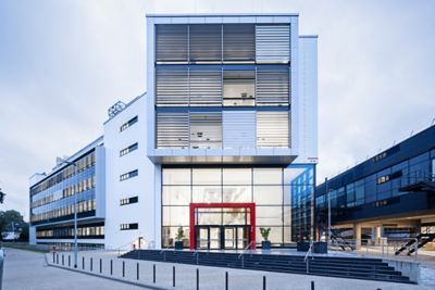 Henkel feiert Einweihung des Inspiration Centers Düsseldorf von Adhesive Technologies