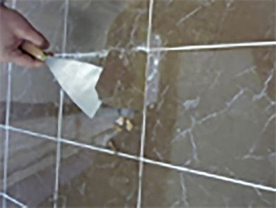 Il metodo facile per riparare piastrelle scheggiate o rotte