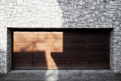 Comment rendre étanche une porte de garage ? Conseils d’experts