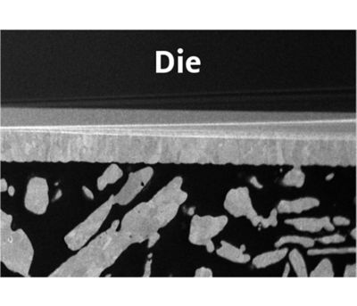 gros plan sur une pâte thermique à l’argent