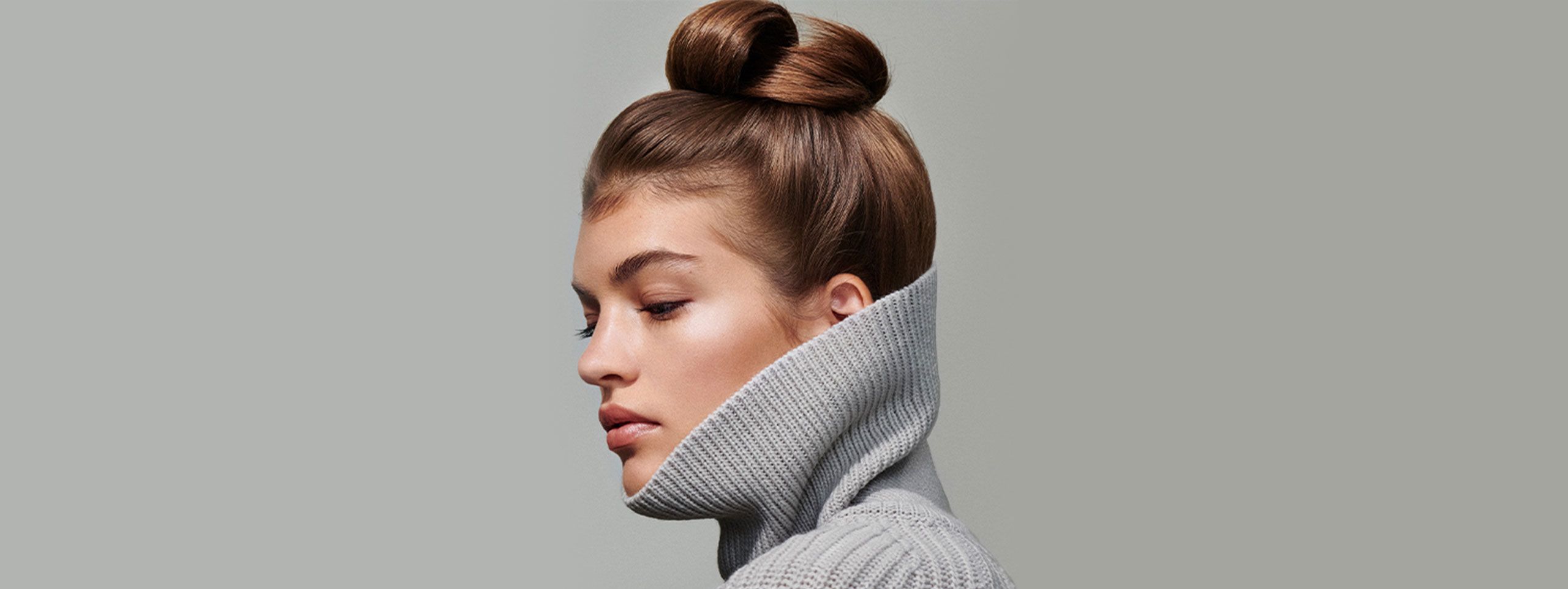 Woman with turtleneck and shoulder-lenght hair