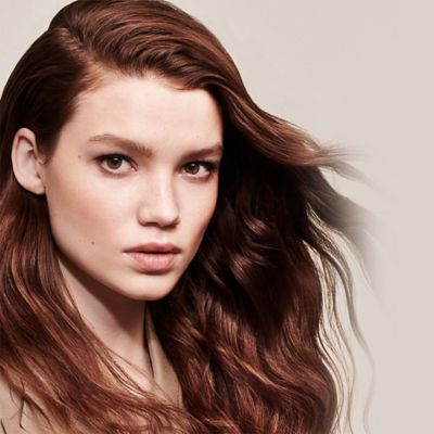 Rote Haare überfärben – so gelingt es