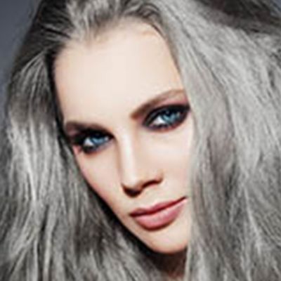 People are still rocking grey hair and it’s just as chic as ever