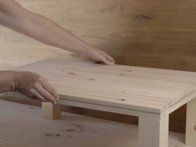 Comment coller des planches de bois ensemble ? La méthode super glue