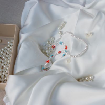 Crafts with pearls: Elegance on a budget