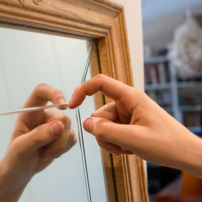 How to remove super glue from mirrors: The DIY guide<b></b>